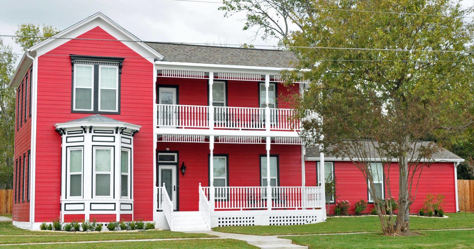 Red Velvet Inn Navasota Exterior photo